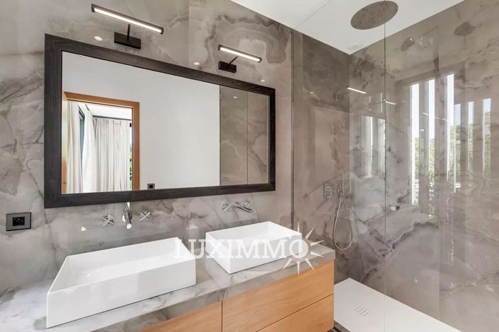 Image No.13-5 Bed House for sale