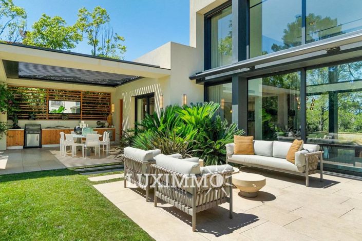 Image No.2-5 Bed House for sale