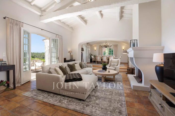 Image No.8-5 Bed House for sale