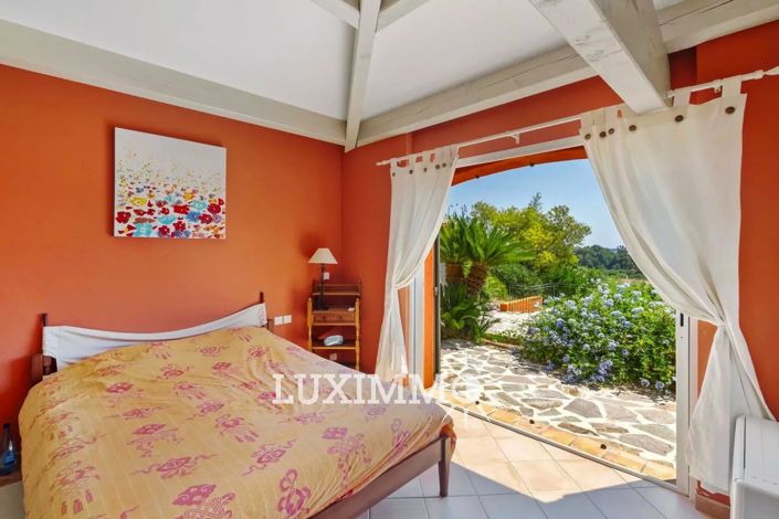 Image No.8-4 Bed House for sale