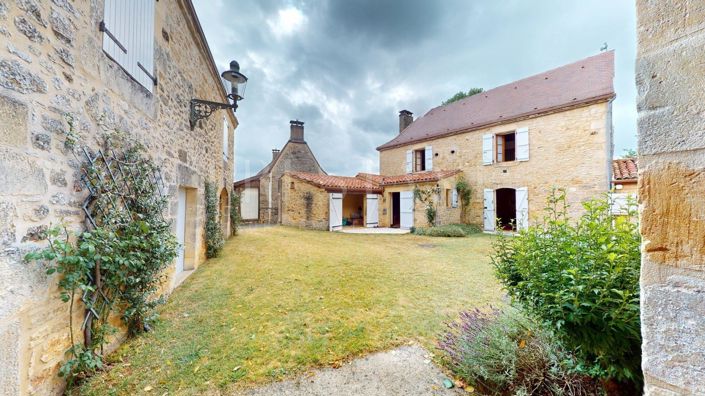 Image No.17-5 Bed Property for sale