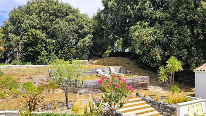 Image No.19-7 Bed House for sale