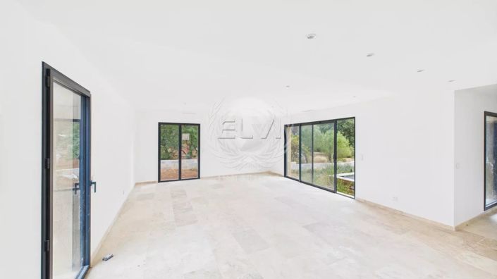 Image No.2-4 Bed House for sale