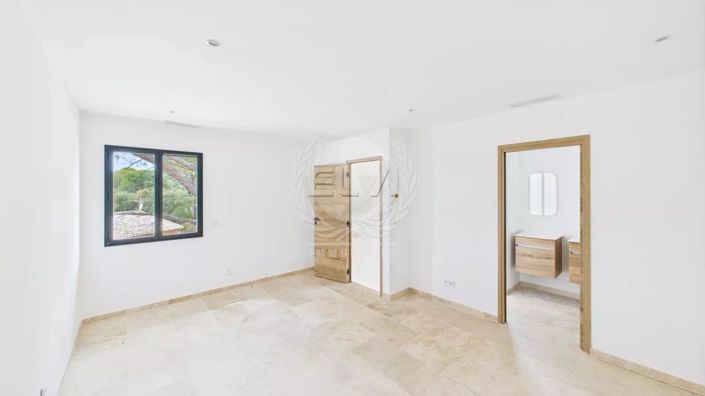 Image No.7-4 Bed House for sale