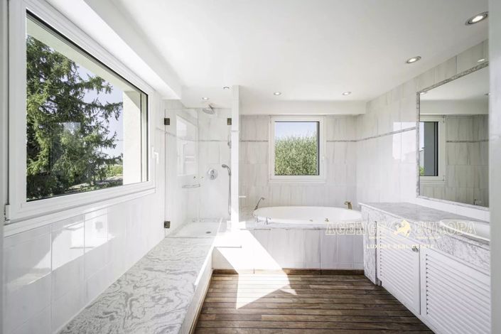 Image No.12-4 Bed House for sale