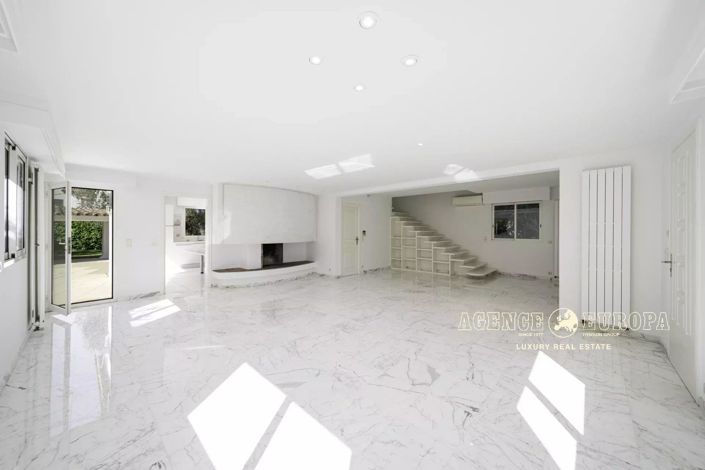 Image No.6-4 Bed House for sale