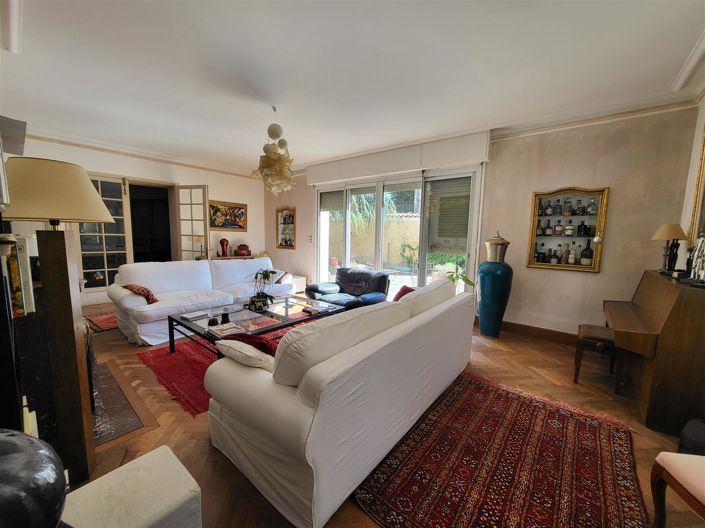 Image No.2-5 Bed House for sale