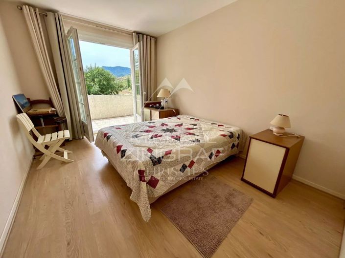 Image No.12-3 Bed House for sale