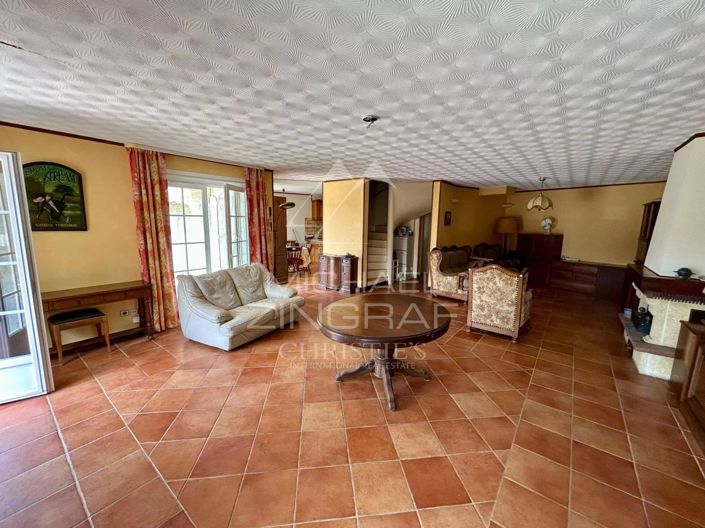 Image No.6-3 Bed House for sale