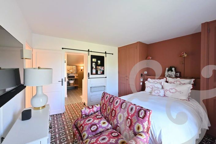 Image No.10-3 Bed House for sale