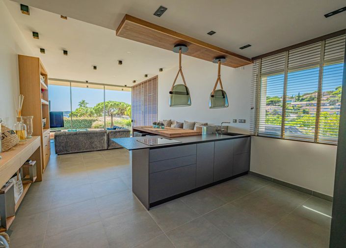 Image No.4-2 Bed House for sale