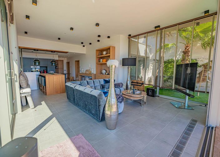 Image No.5-2 Bed House for sale