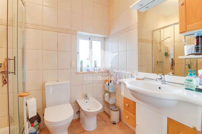 Image No.15-4 Bed House for sale