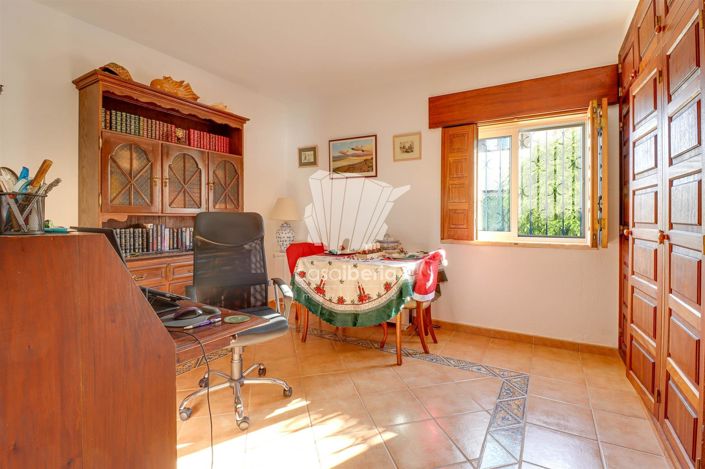 Image No.18-4 Bed House for sale