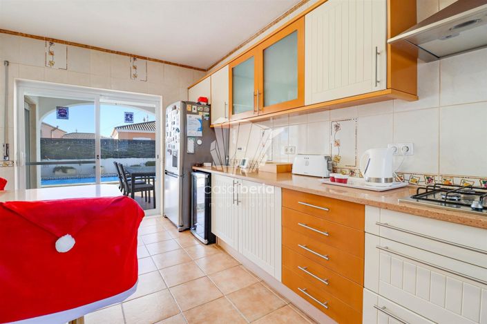 Image No.25-4 Bed House for sale