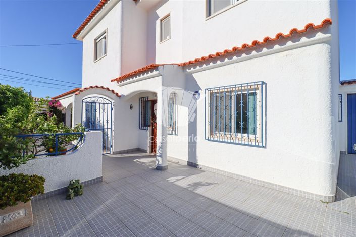 Image No.6-4 Bed House for sale