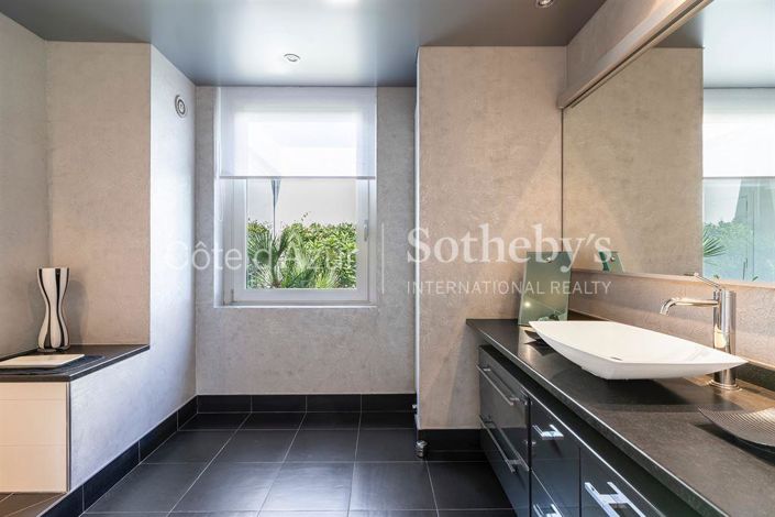 Image No.17-3 Bed Apartment for sale