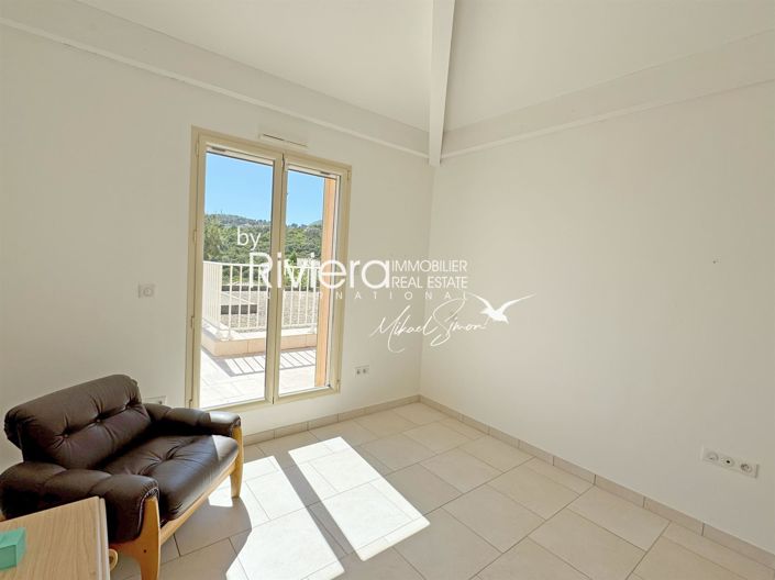 Image No.23-6 Bed House for sale