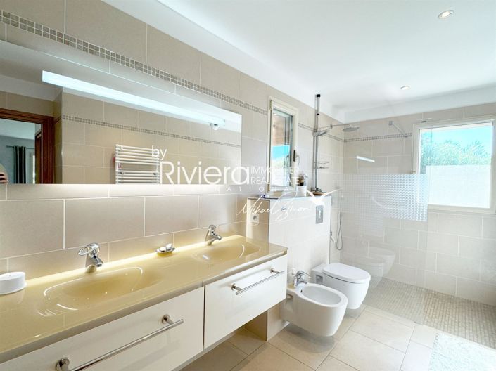 Image No.24-6 Bed House for sale