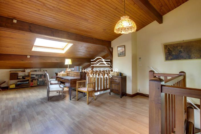 Image No.5-5 Bed House for sale