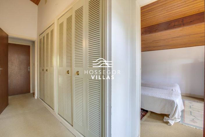 Image No.8-5 Bed House for sale