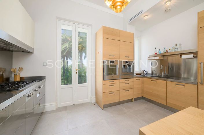 Image No.6-5 Bed House for sale