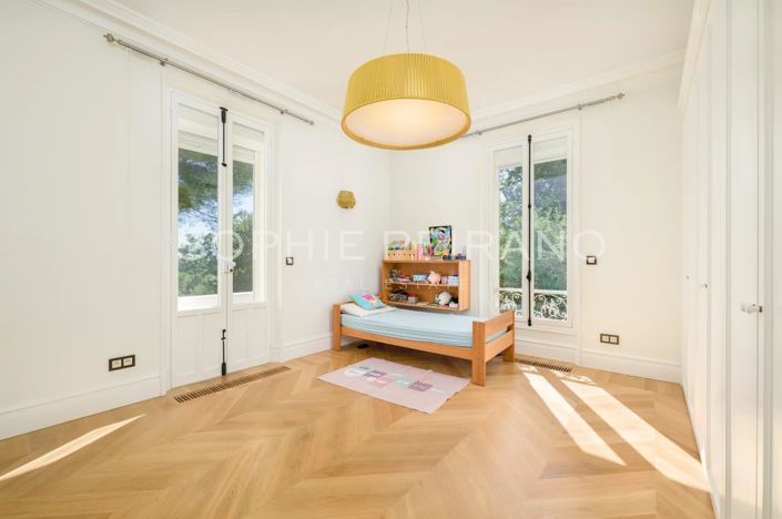 Image No.9-5 Bed House for sale