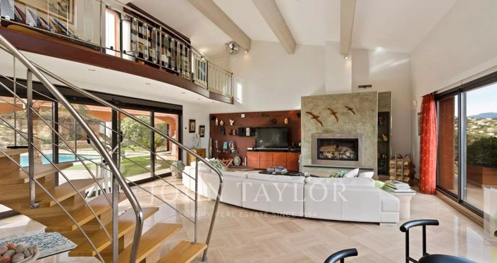 Image No.10-6 Bed House for sale