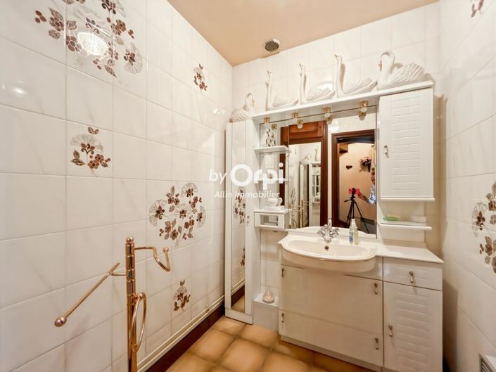 Image No.8-3 Bed House for sale