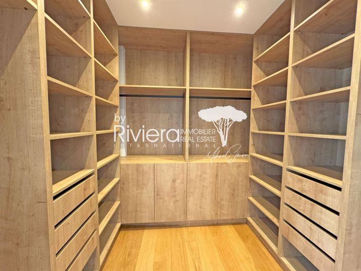 Image No.17-4 Bed House for sale