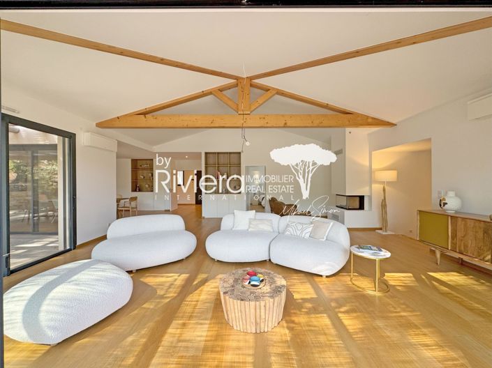 Image No.8-4 Bed House for sale