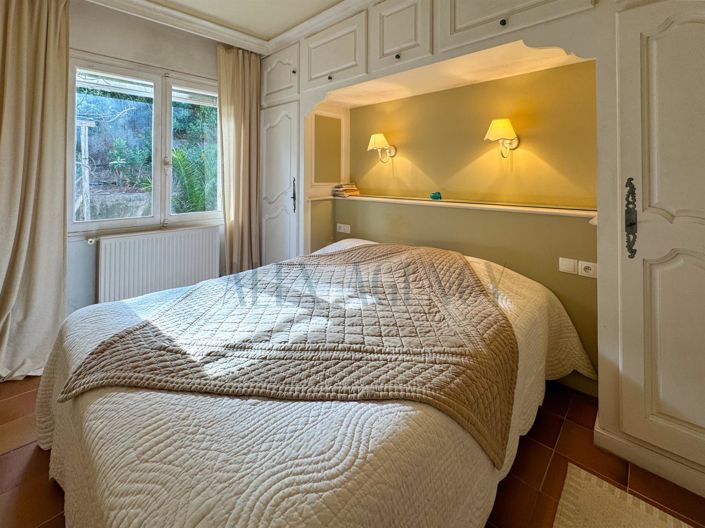 Image No.7-5 Bed House for sale