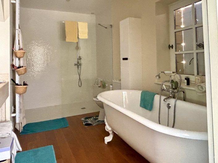 Image No.10-Propriété de 8 chambres à vendre à Montignac