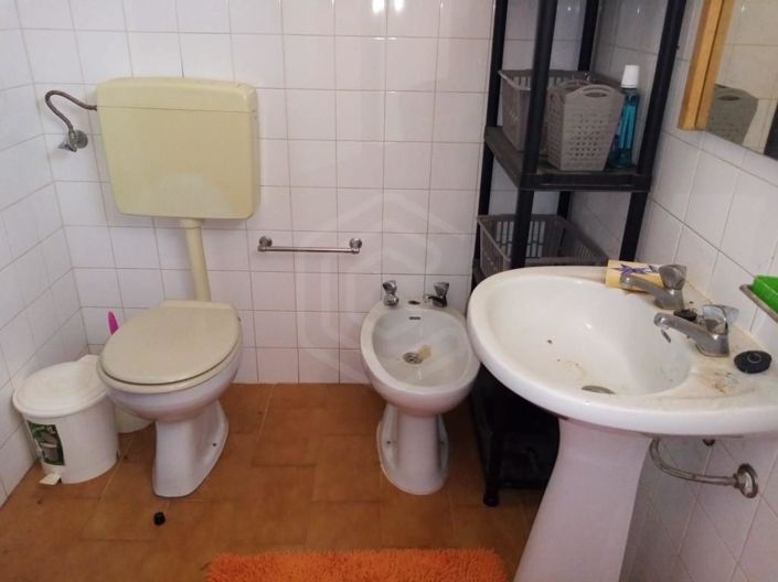 Image No.8-5 Bed House for sale