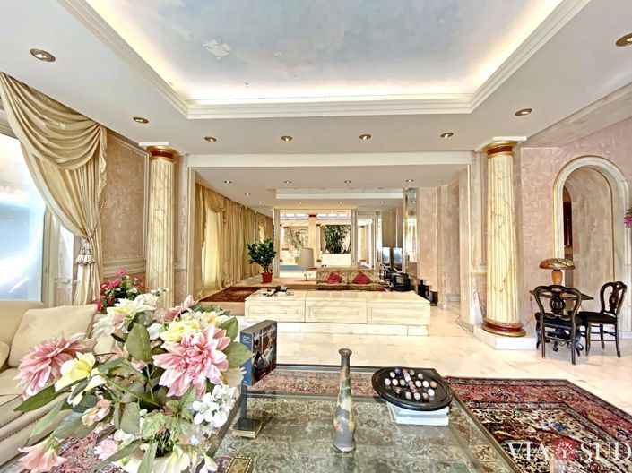 Image No.13-6 Bed Property for sale