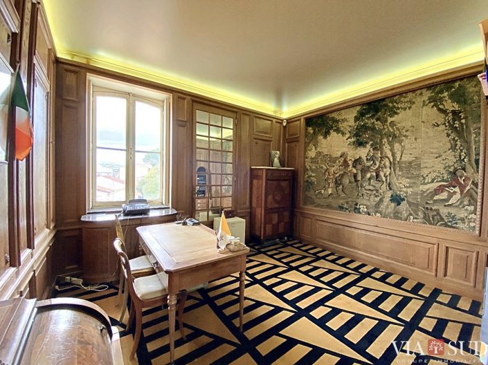 Image No.19-6 Bed Property for sale