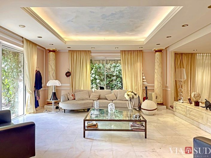 Image No.5-6 Bed Property for sale