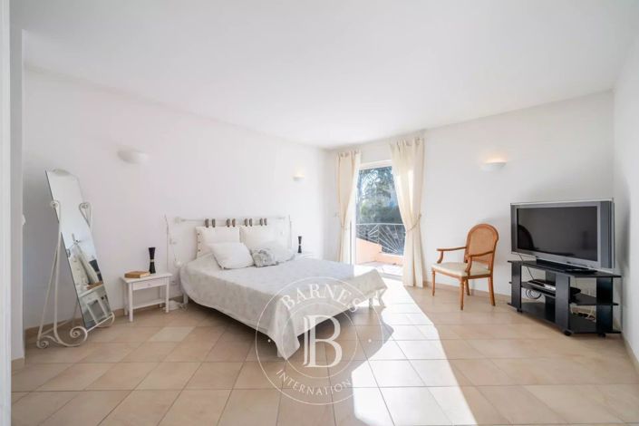 Image No.12-4 Bed House for sale