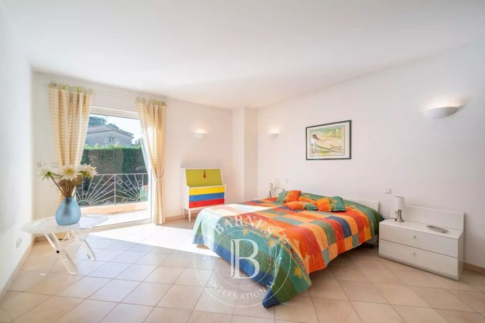 Image No.17-4 Bed House for sale