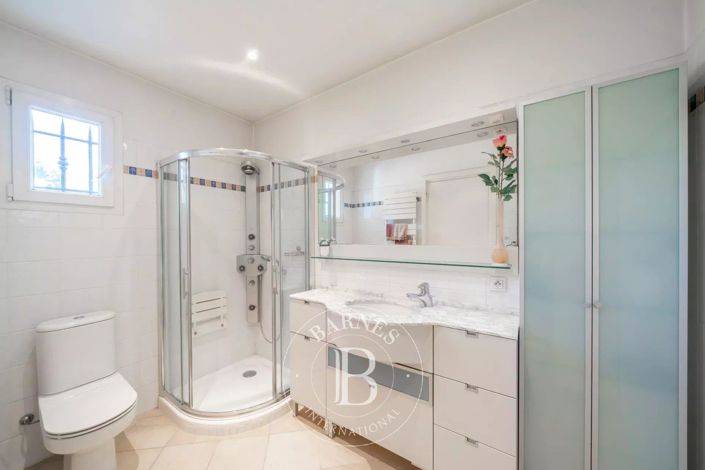 Image No.18-4 Bed House for sale