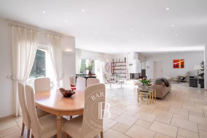 Image No.34-4 Bed House for sale