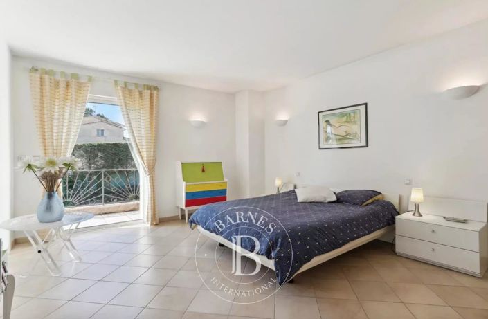 Image No.4-4 Bed House for sale