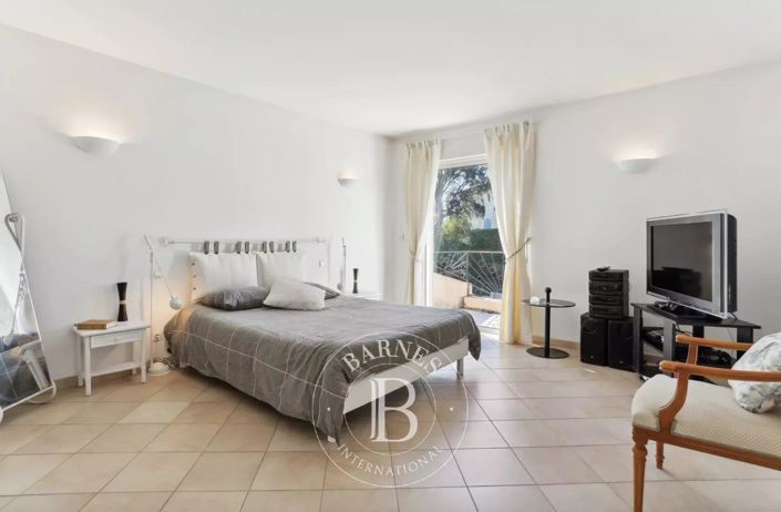 Image No.6-4 Bed House for sale