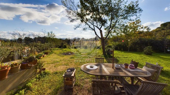 Image No.2-4 Bed House for sale