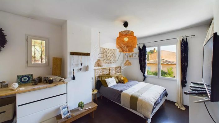 Image No.6-4 Bed House for sale