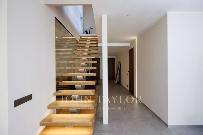 Image No.16-5 Bed House for sale