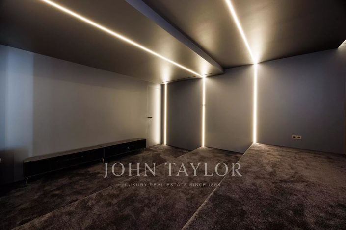 Image No.19-5 Bed House for sale