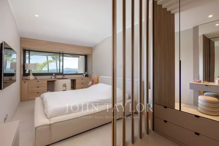 Image No.22-5 Bed House for sale