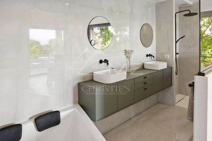 Image No.6-Maison de 5 chambres à vendre à Saint-Raphael