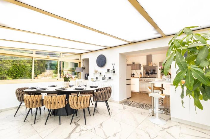 Image No.8-5 Bed House for sale